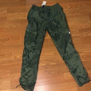 Olive green cargo pants. Mens small